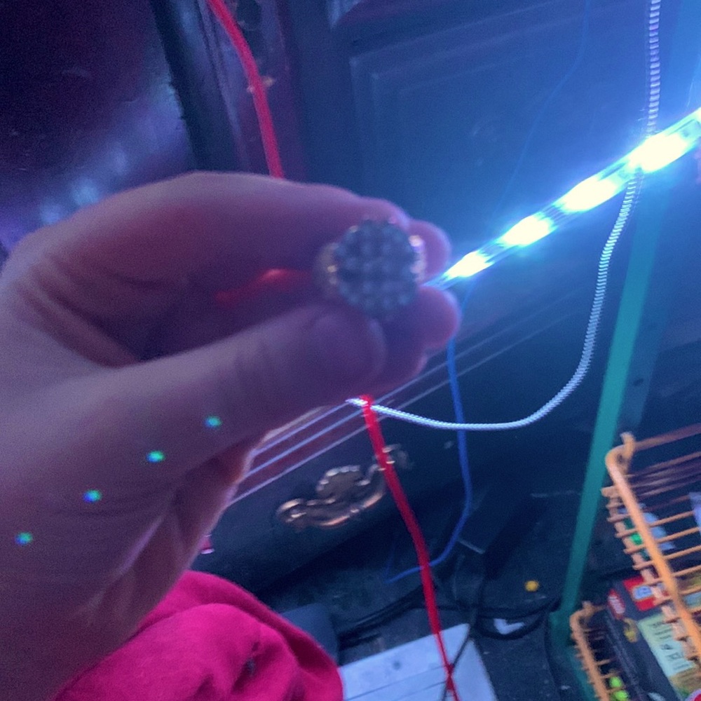 A diamond ring that I don’t want to have Beacuse it’s small for me I don’t want